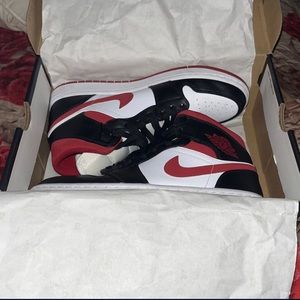 Jordan 1 Mid Red Black White